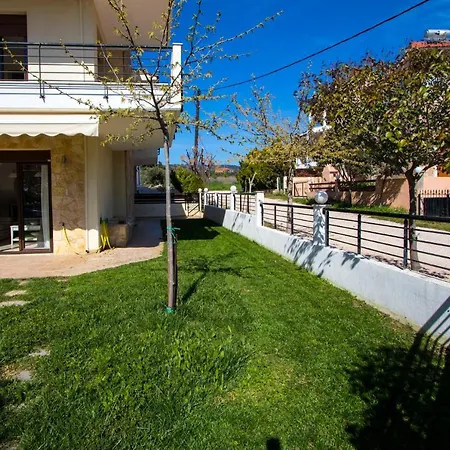 Guedin Sea Side House, *